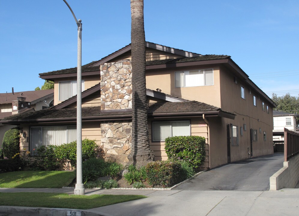 501 N Marguerita Ave in Alhambra, CA - Building Photo