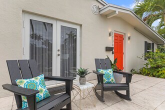 1736 NE 18th St in Fort Lauderdale, FL - Foto de edificio - Building Photo