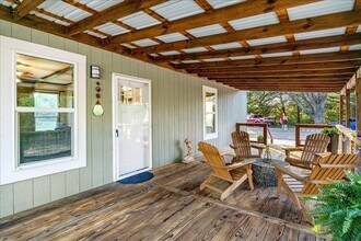 409 Willow Dr in Wills Point, TX - Foto de edificio - Building Photo