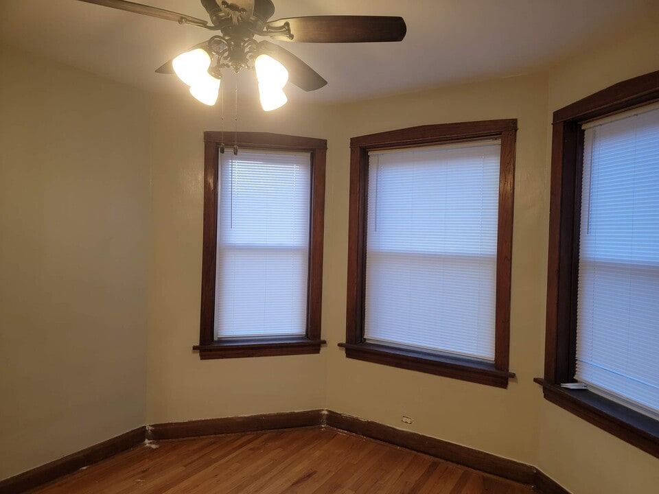 5031 W Cullom Ave, Unit First floor in Chicago, IL - Foto de edificio