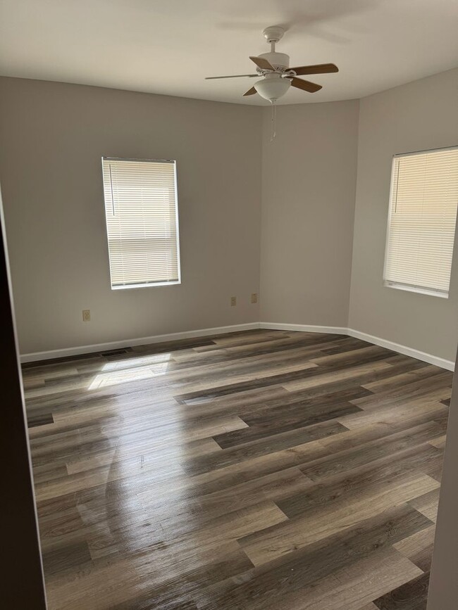 property at 1009-1011 Main St