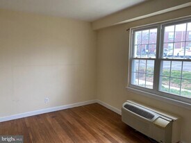 203 E Glebe Rd in Alexandria, VA - Building Photo