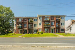 25-35 Du Richelieu Ch in Mcmasterville, QC - Building Photo