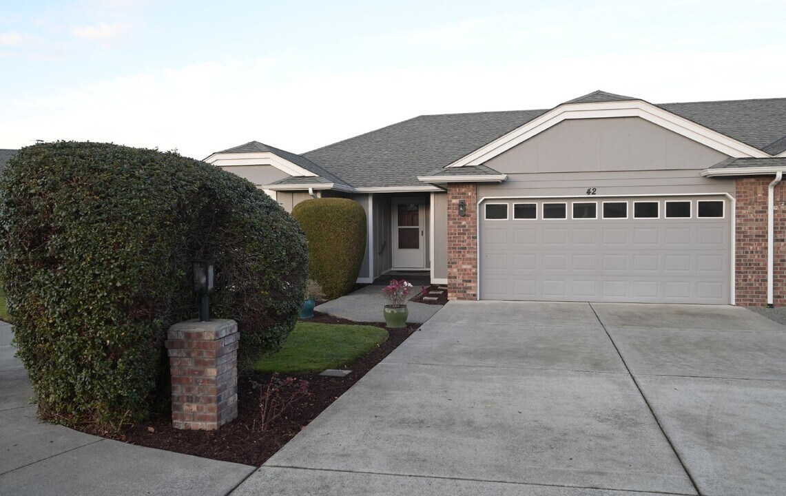 42 Heron Way in Sequim, WA - Building Photo