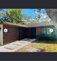 2156 Wisteria St in Sarasota, FL - Building Photo