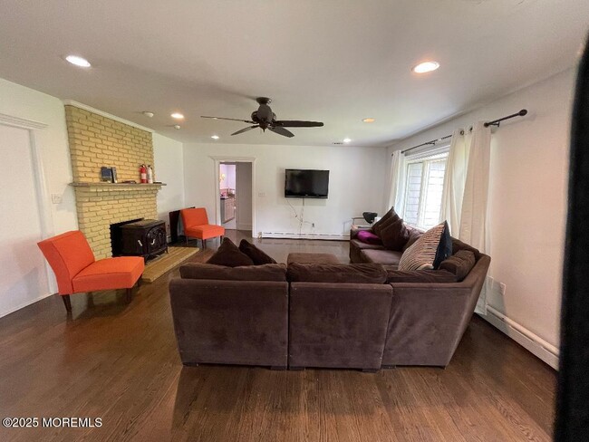 380 Wall St in Eatontown, NJ - Building Photo - Building Photo