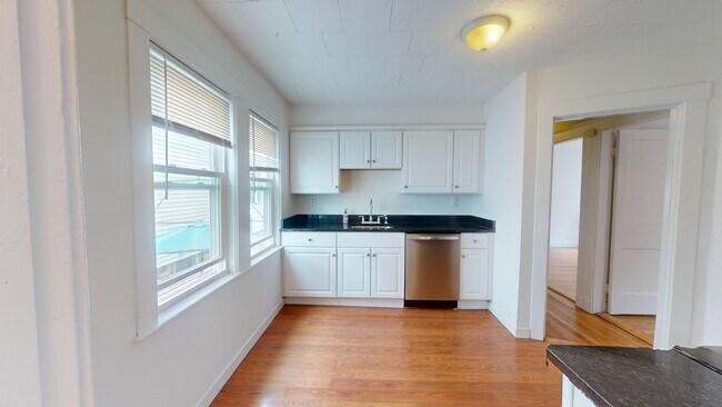 52 Linwood St, Unit 52 Linwood St in Medford, MA - Foto de edificio - Building Photo