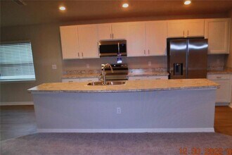 7172 Twisting Pines Lp in Zephyrhills, FL - Building Photo - Building Photo