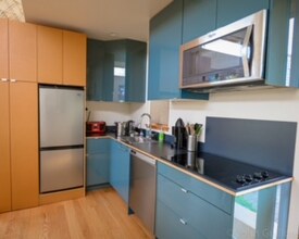 1902 35th Ave W in Seattle, WA - Foto de edificio - Building Photo