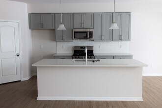 1903 Salt Springs Dr in Saline, MI - Building Photo - Building Photo