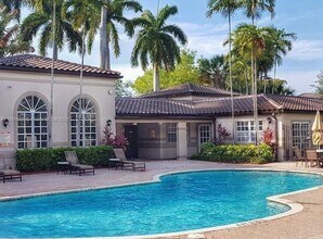 9851 Nob Hill Ct in Sunrise, FL - Building Photo - Building Photo