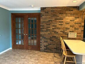 613 E Lincoln Ave in Royal Oak, MI - Foto de edificio - Building Photo