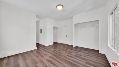 806 W 40th Pl in Los Angeles, CA - Building Photo - Building Photo