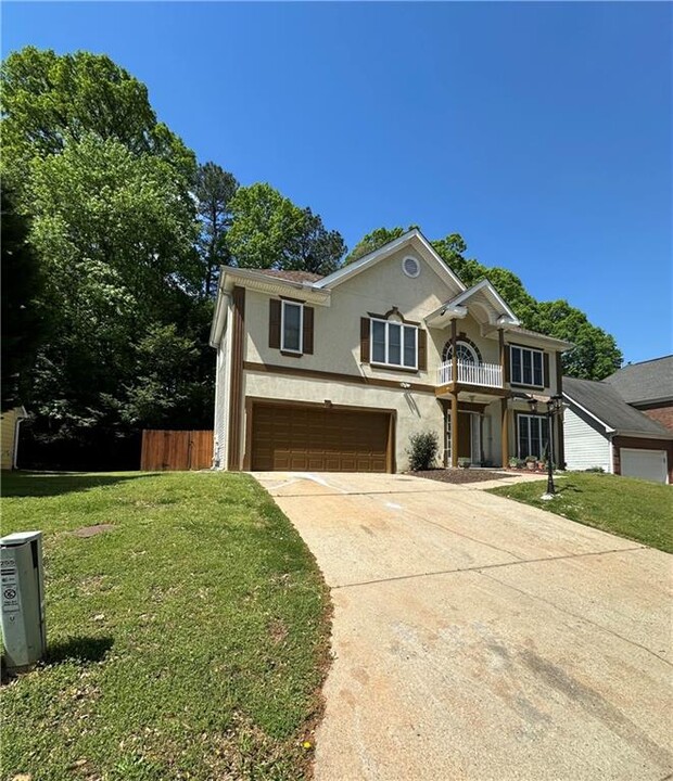 255 Thornbush Ln in Lawrenceville, GA - Foto de edificio
