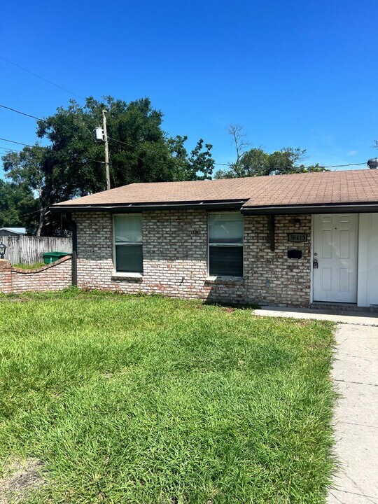 38413 13th Ave-Unit -38413 in Zephyrhills, FL - Building Photo
