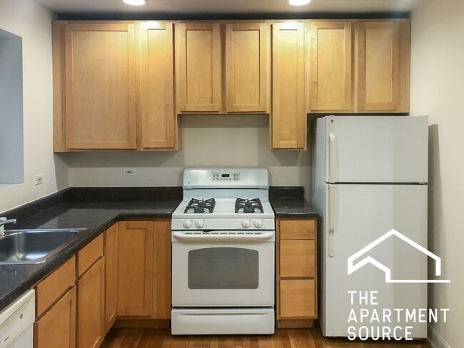 3926 N Pine Grove Ave, Unit G in Chicago, IL - Building Photo - Building Photo