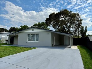 7396 Cleveland St in Hollywood, FL - Building Photo - Building Photo