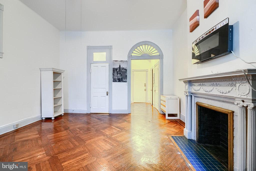 1208 N Calvert St in Baltimore, MD - Building Photo