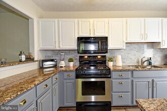 12040 Cardamom Dr in Woodbridge, VA - Building Photo - Building Photo