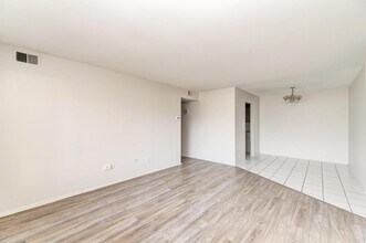 6103 Knoll Valley Dr in Willowbrook, IL - Building Photo - Building Photo