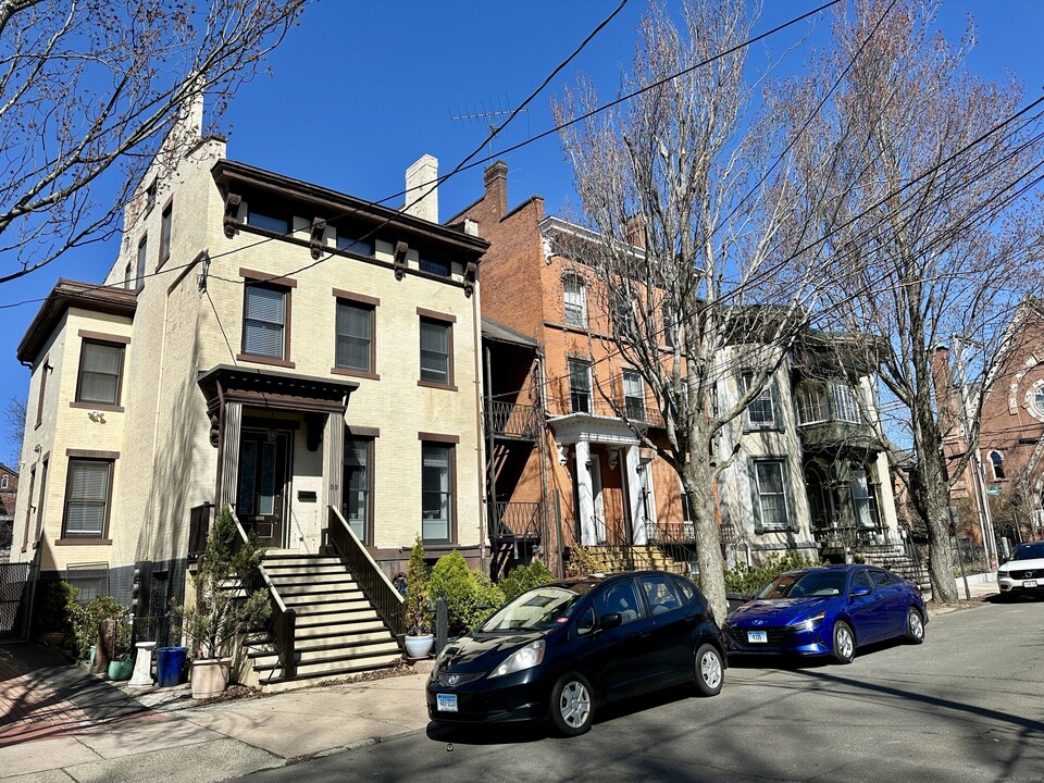 38 Academy St in New Haven, CT - Building Photo