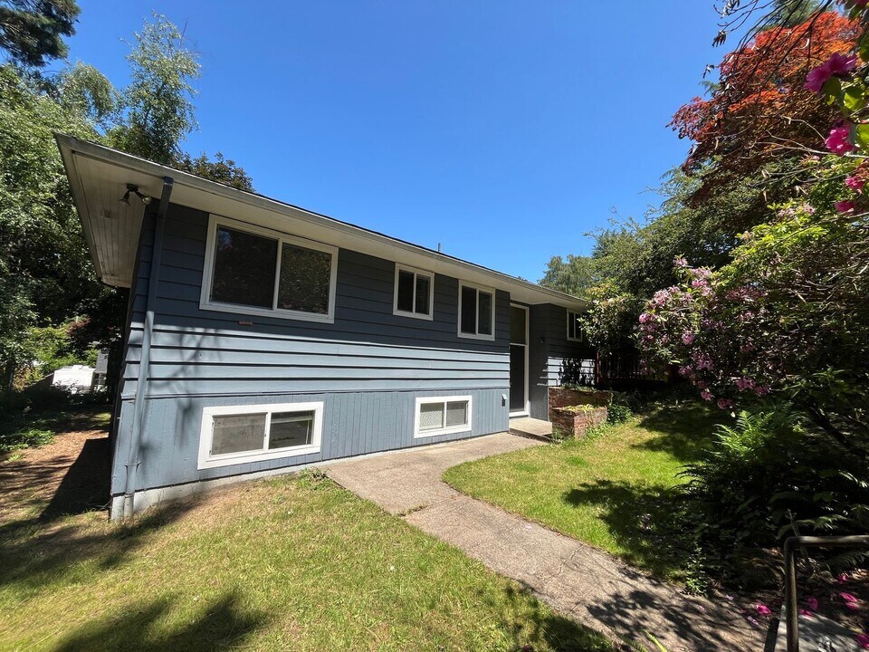 4019 SW Vermont St in Portland, OR - Building Photo
