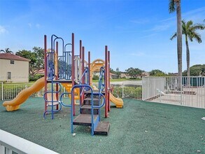 16120 Emerald Cove Rd, Unit 107 in Weston, FL - Building Photo - Building Photo