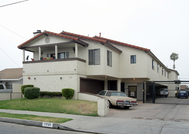 11725 York Ave in Hawthorne, CA - Building Photo - Building Photo