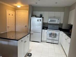 300 Mamaroneck Ave in White Plains, NY - Building Photo - Building Photo