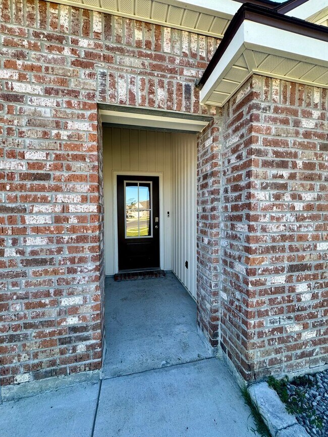 35586 Avery Dr in Denham Springs, LA - Building Photo - Building Photo