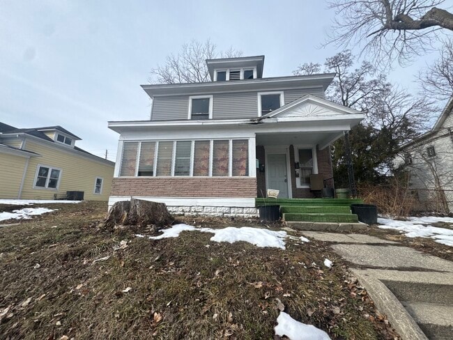 property at 635 S Union St