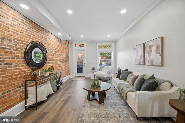 property at 1108 S Clinton St