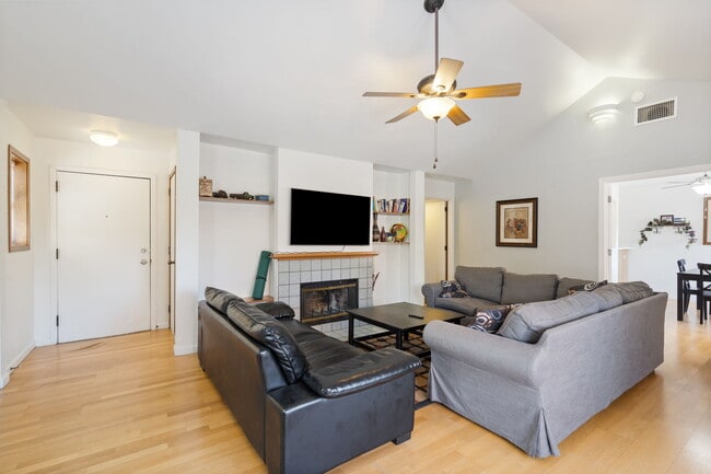 207 3rd St, Unit 240 in Davis, CA - Building Photo - Building Photo