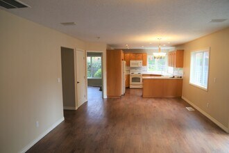 1128 SW Ivy Pl in Corvallis, OR - Building Photo - Building Photo