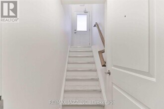 1303 Bayview Ave in Toronto, ON - Building Photo - Building Photo