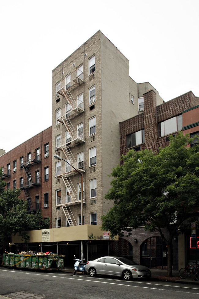 237 East 10th Street in New York, NY - Foto de edificio - Building Photo