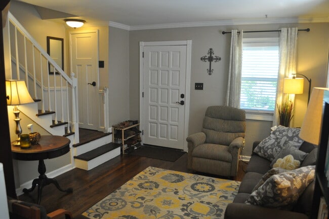 107 S Iris St in Alexandria, VA - Building Photo - Building Photo