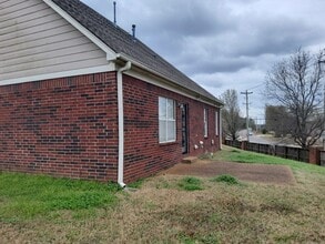 10052 Lynham Cove in Cordova, TN - Building Photo - Building Photo