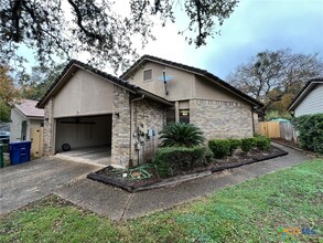 15207 Forest Dew St in San Antonio, TX - Building Photo - Building Photo