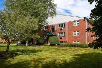 Brook Haven Estates in Attleboro, MA - Building Photo - Building Photo