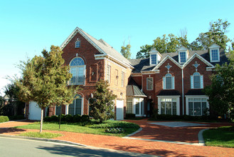 Grayson Hill Townhomes in Richmond, VA - Building Photo - Building Photo