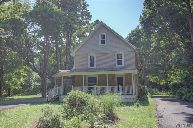 5880 Draudt Rd in Orchard Park, NY - Building Photo - Building Photo