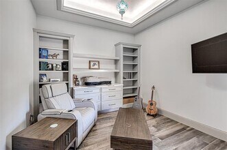 13924 E Riviera Dr in Burleson, TX - Foto de edificio - Building Photo