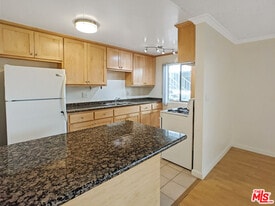 440 Raymond Ave in Santa Monica, CA - Building Photo