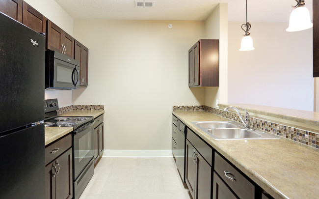 Chantacleer Apartments in Lincoln, NE - Building Photo - Interior Photo