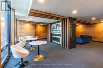 145 Columbia St W in Waterloo, ON - Building Photo - Building Photo