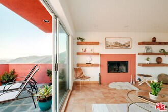 3029 Sequit Dr in Malibu, CA - Building Photo - Building Photo