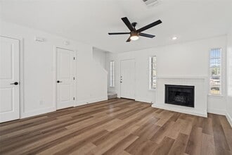 1810 River Crossing Cir in Austin, TX - Building Photo - Building Photo