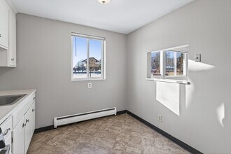 8601 Nicollet Ave in Minneapolis, MN - Building Photo - Building Photo