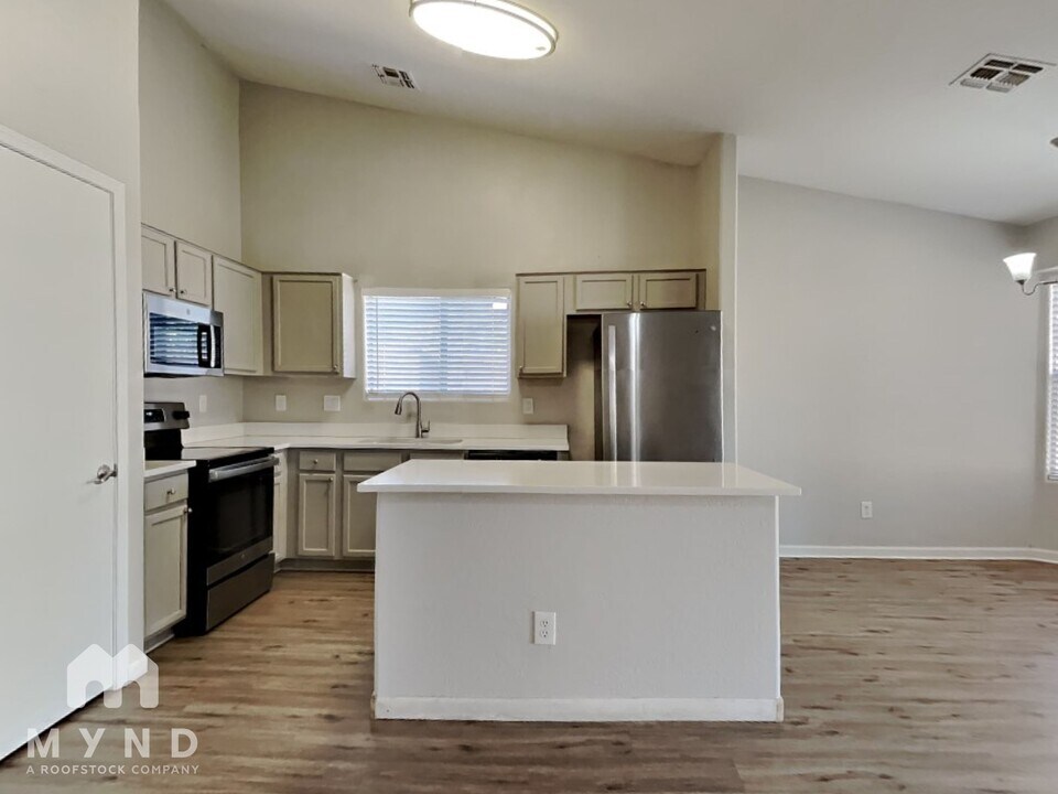 7922 W Whyman Ave in Phoenix, AZ - Foto de edificio